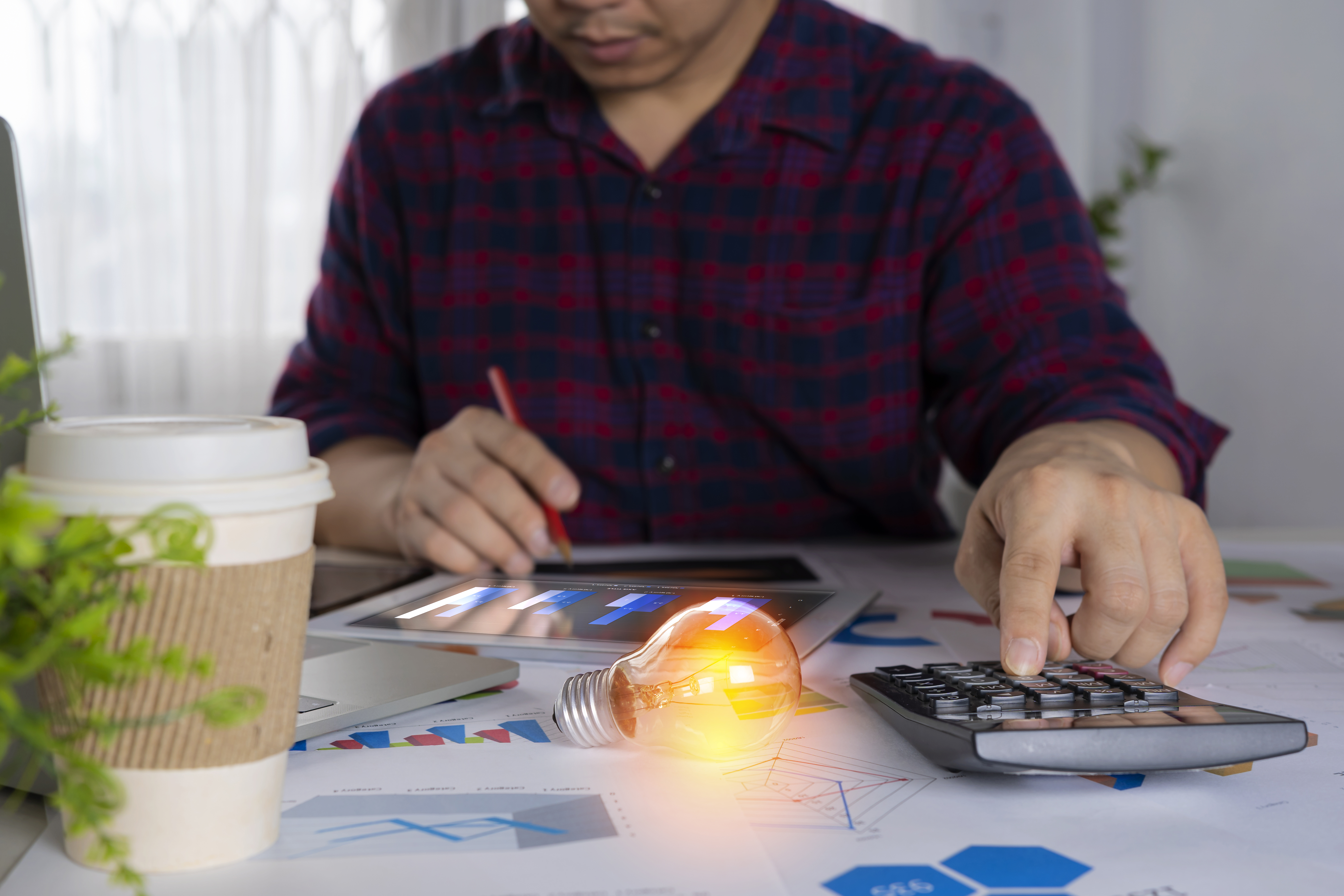 Why Comparing Rates for Business Electricity Saves You Thousands